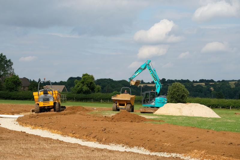 The surface or rather the sand is being laid on the new gallop