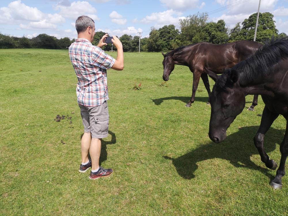 Phil Andrews meeting and photographing his new horse for the first time..Duke of Earl