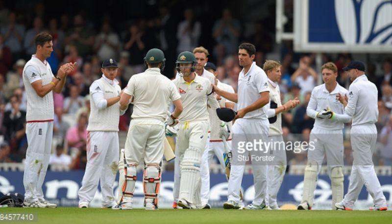 Sporting gesture.. A guard of honour for Michael Clarke from the English players on his last ashes test. 