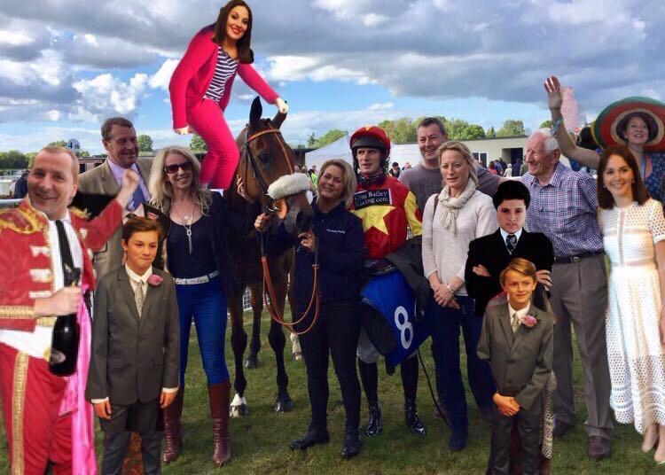 Phil’s niece Charlotte has added the rest of the Andrews clan to the photo..