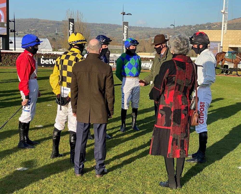 A great sight of Willie Mullins talking to his five jockeys before the bumper.. the last yesterday