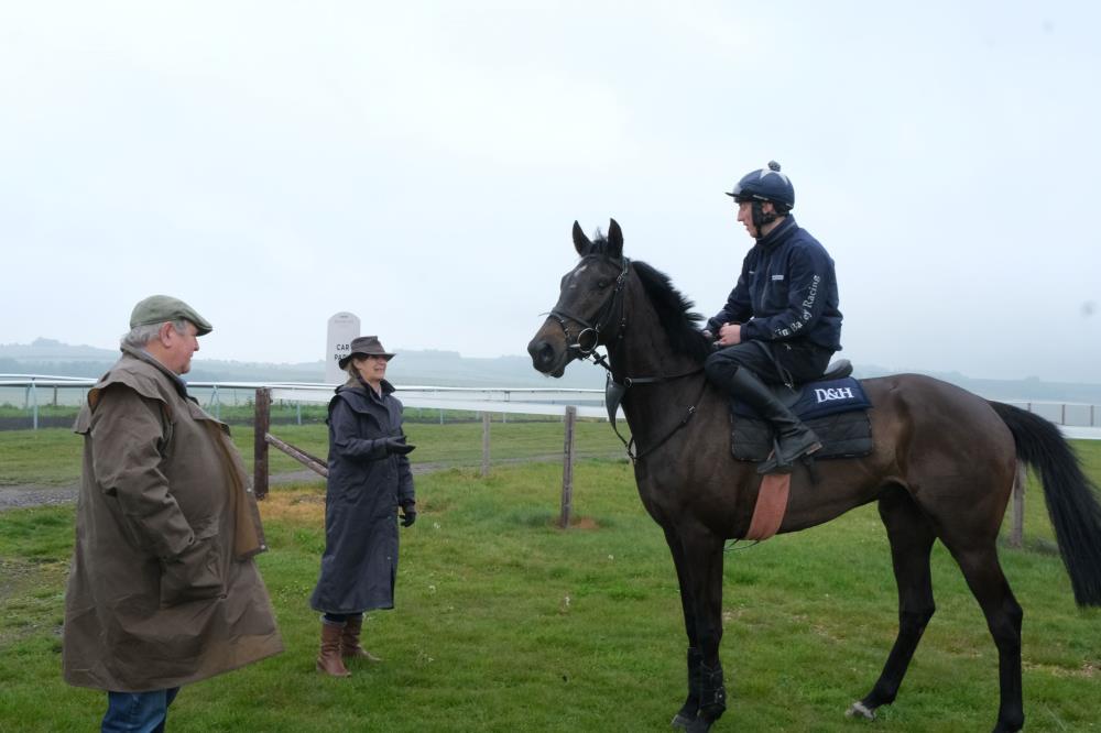 Keith and Liz Ellis admiring their homebred gelding Thruthelookinglass ridden by Ciaran Gethings.. A first away day..