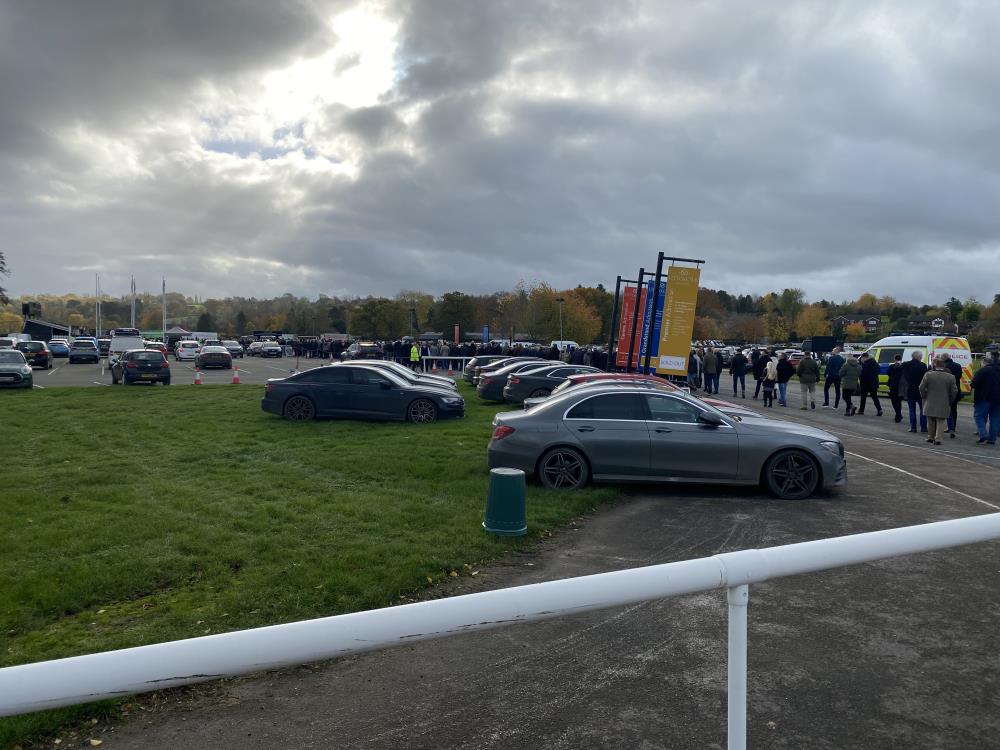 Huge number of enthusiast Rae goers waiting to get in at Uttoxeter 