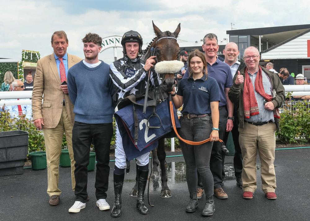 Imperial Racing's tream of happy owners. Thanks to Nigel Kirby for this photo 