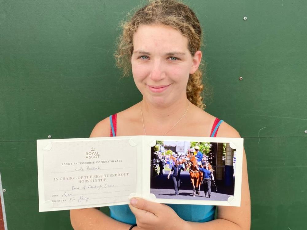 Kate with her momento from Ascot