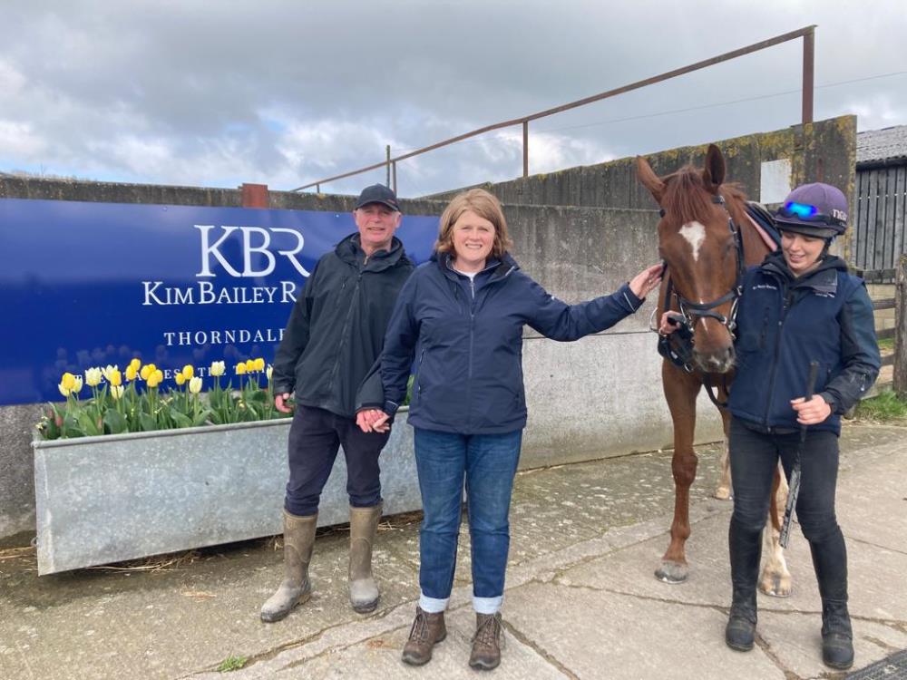 Garry and Tracy with their KBRS horse Phantom Getaway . Kate is holding him. 