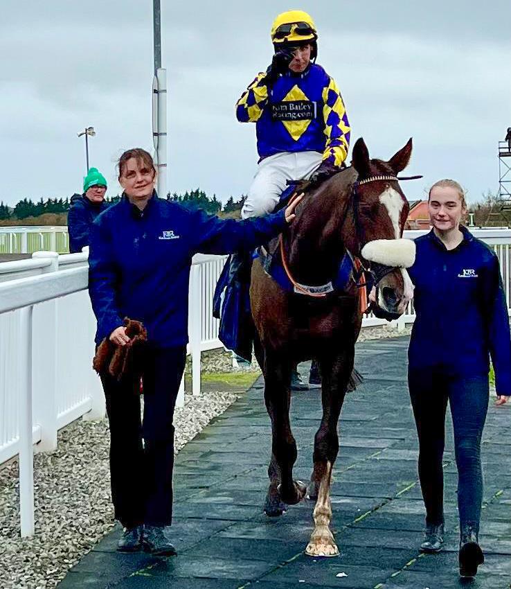 Percy Veering returns.. Led up by Tesni Jones.. It was her first days racing and a winner.. Well done Tesni you won't forget Ffos Las or Percy..
