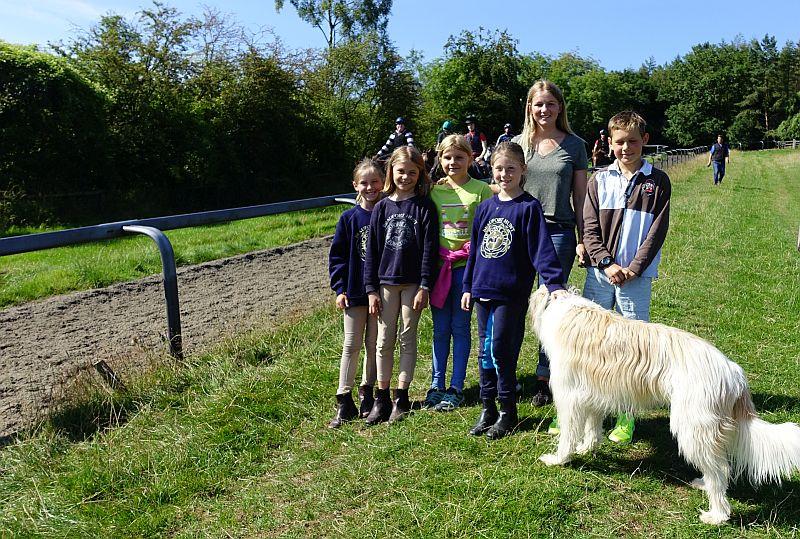 Rosie and Archie with 4 girls from mini Pony Club